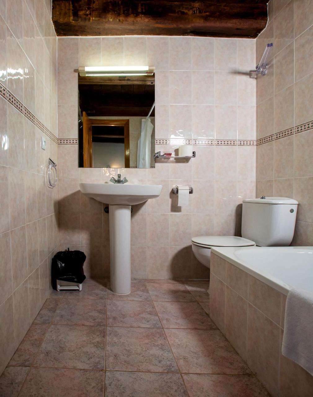 Hostal Etxeberri Eugi Екстериор снимка